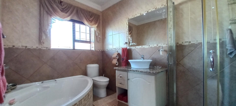 4 Bedroom Property for Sale in Hartenbos Heuwels Western Cape